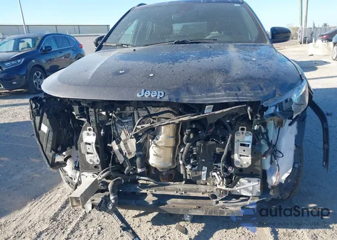 2023 Jeep Compass Latitude 4X4 z USA, uszkodzony, nr VIN 3C4NJDBN7PT513603